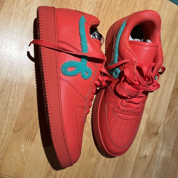 Nike gf-01 is an orange color - Picture 2 of 2